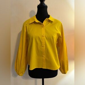 NWT JustFab Women’s yellow button up cropped blouse. Size Medium